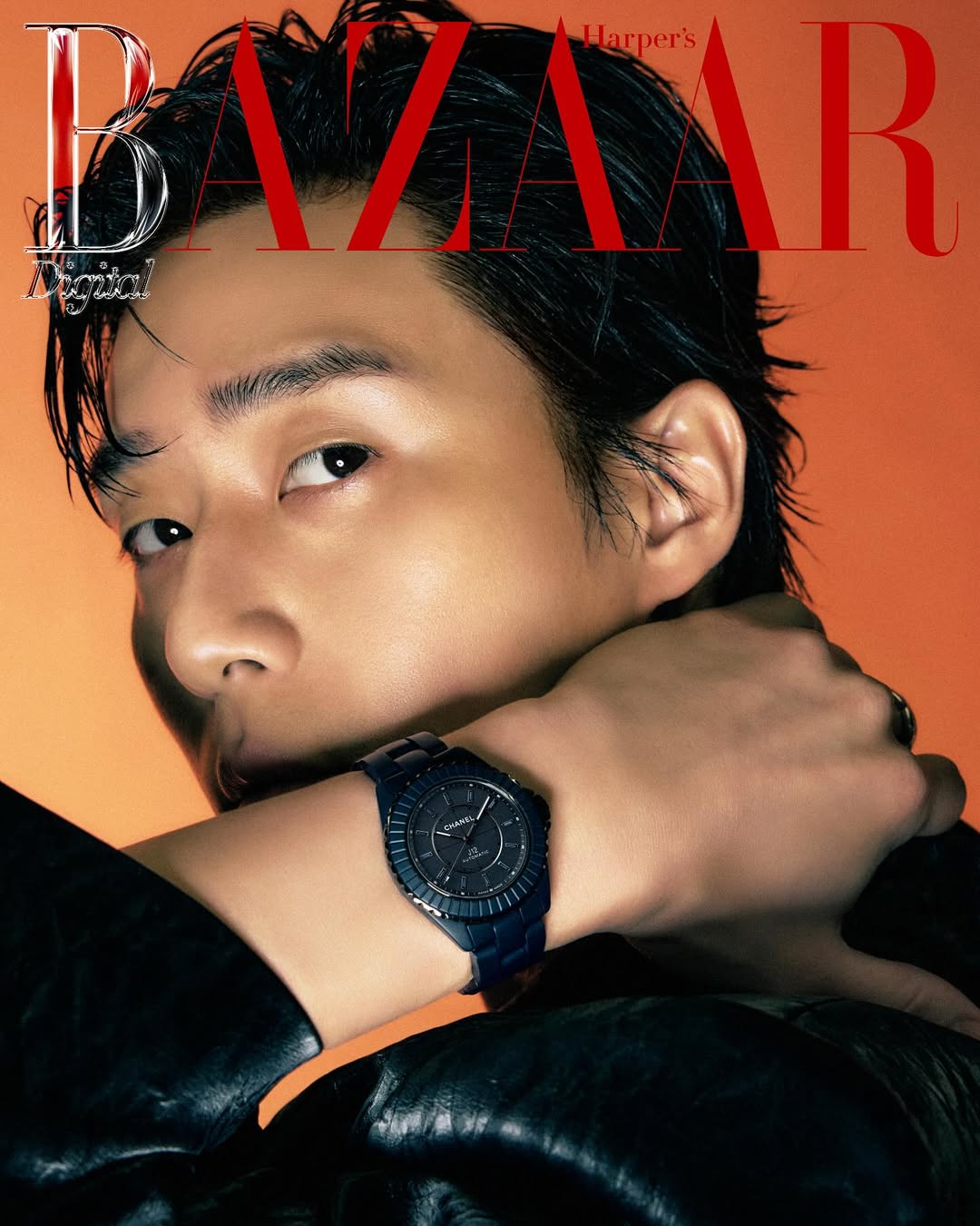 【フォト】パク・ソジュン、ソウルの夜空の下で放つ静かなカリスマ