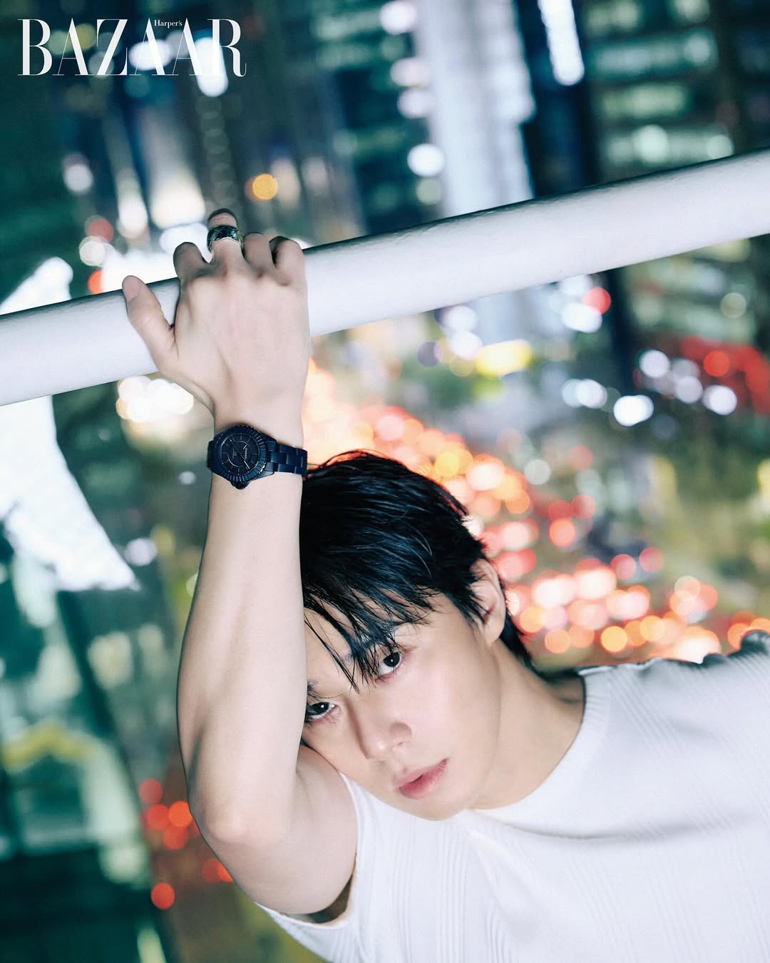 【フォト】パク・ソジュン、ソウルの夜空の下で放つ静かなカリスマ