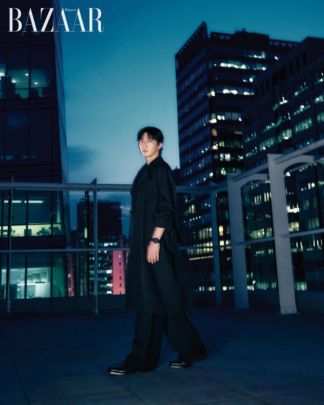 【フォト】パク・ソジュン、ソウルの夜空の下で放つ静かなカリスマ