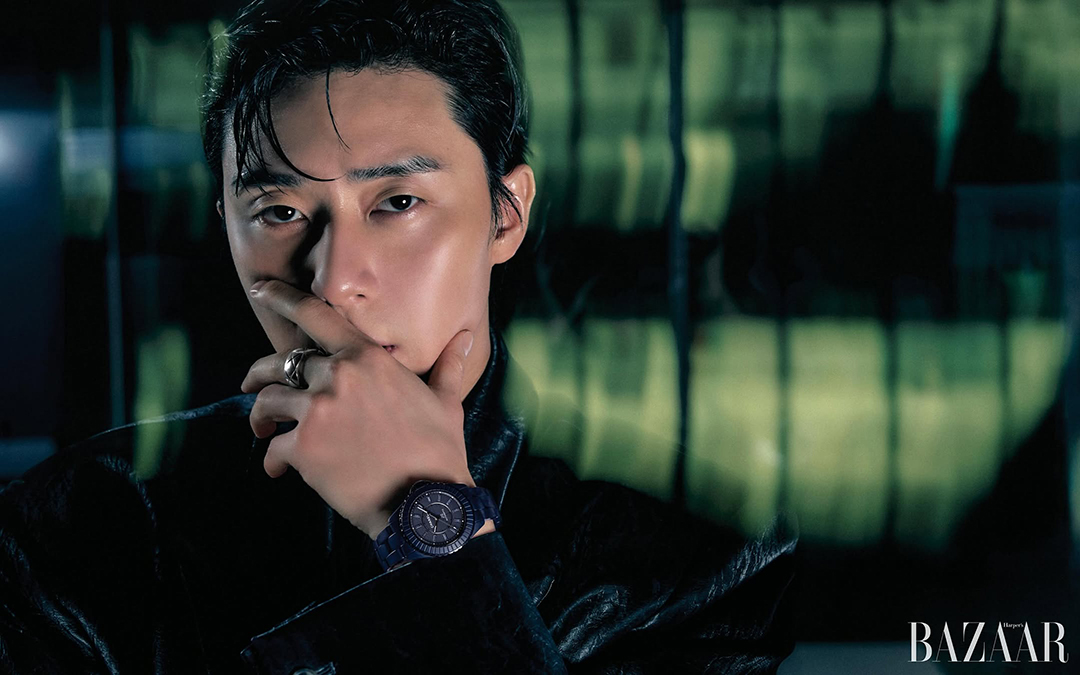 【フォト】パク・ソジュン、ソウルの夜空の下で放つ静かなカリスマ