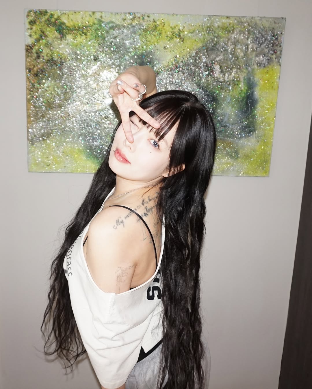 「ヨン・ジュンヒョンの妻」ヒョナがニューシングル発売…肩出しショット公開