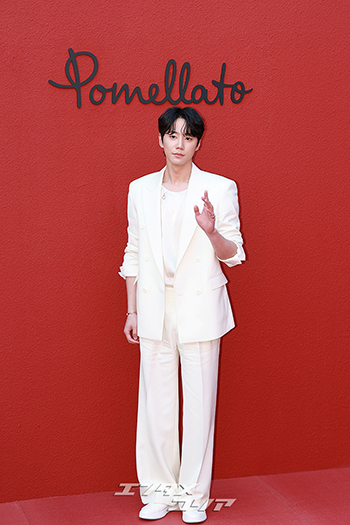 【フォト】イ・ジュンヨン「ジェントルなホワイト・ファッション」