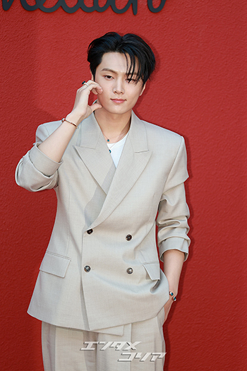 【フォト】ENHYPENジェイ「セクシーなまなざし」