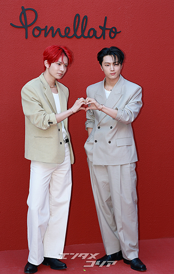 【フォト】ENHYPENヒスン&ジェイ「2人で一つの手ハート」