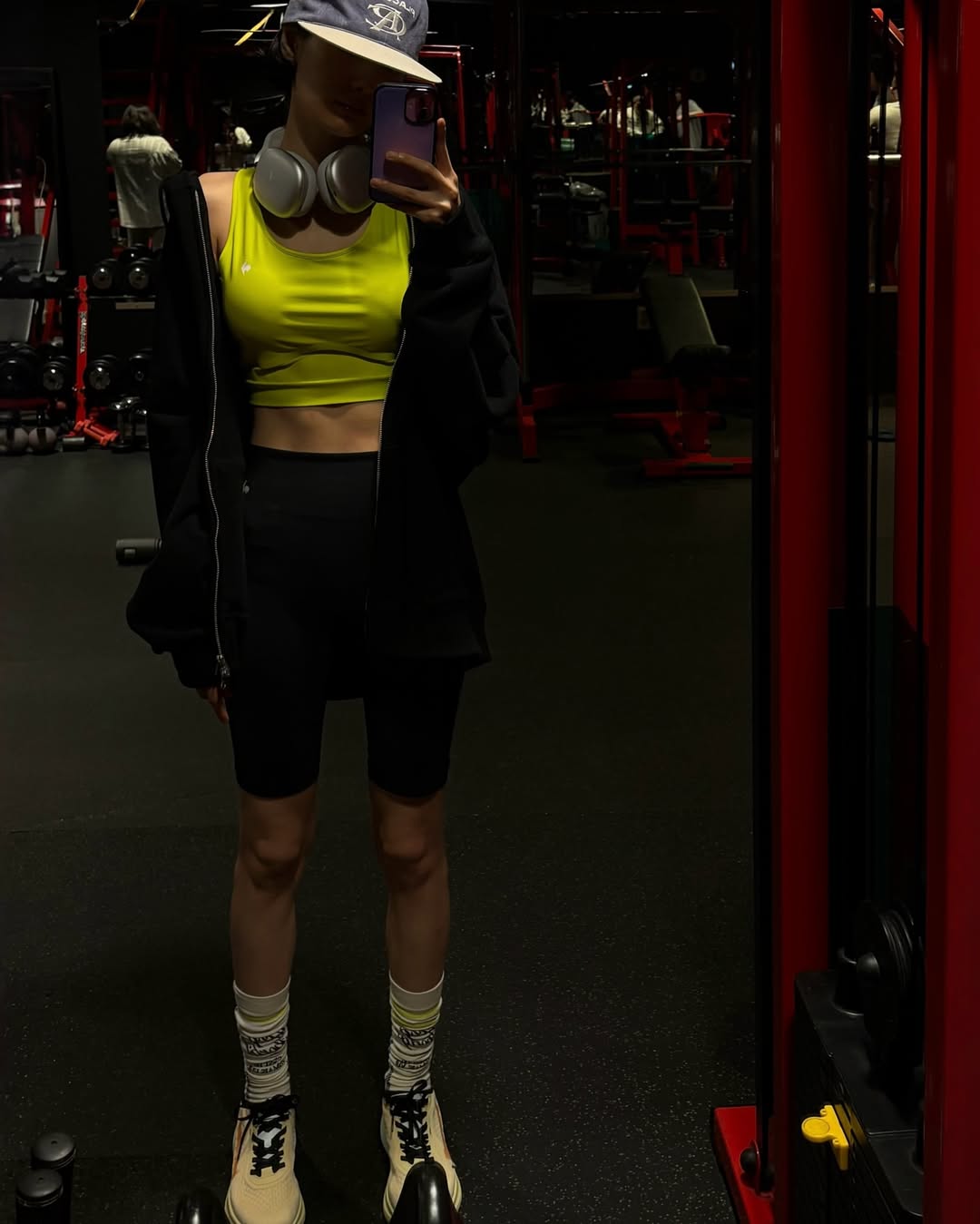 ナナ「スレンダーだと思っていたのに…」実は腹筋クッキリ