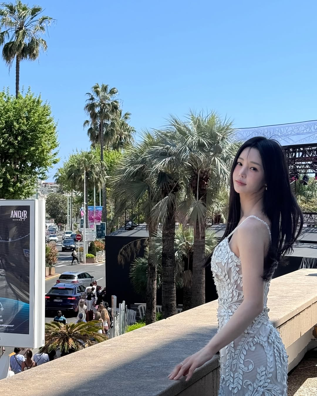 清楚な美しさ誇るナム・ギュリ、カンヌで女神のようなドレス姿披露