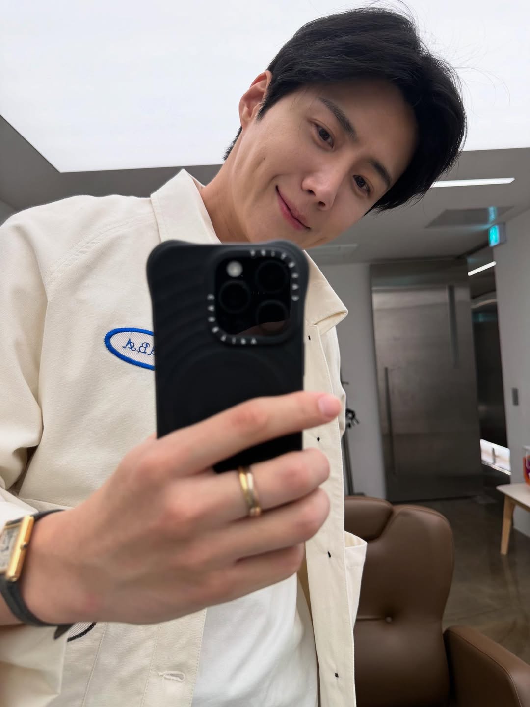 『おつかれさま』出演のキム・ソンホ、えくぼがキュートな笑顔で女性のハートを狙い撃ち