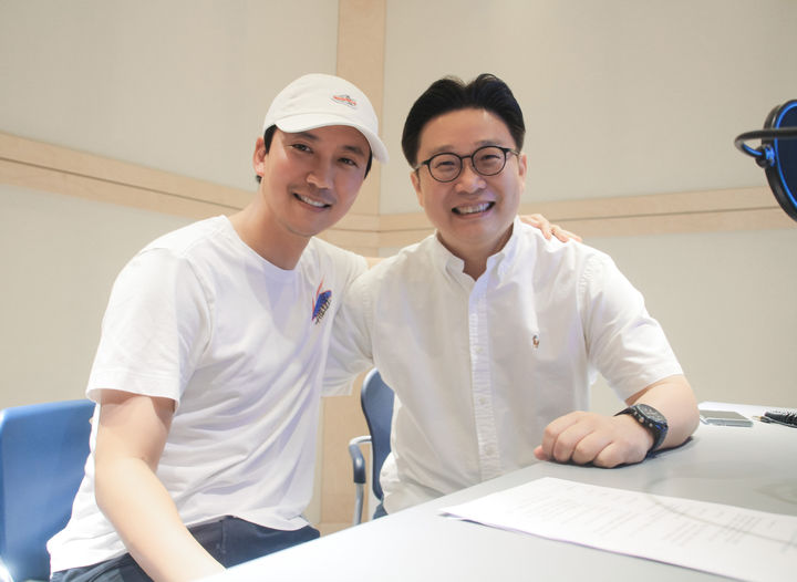 キム・ナムギルが韓国語学習を後押し、ハンガリーで教育用品を後援