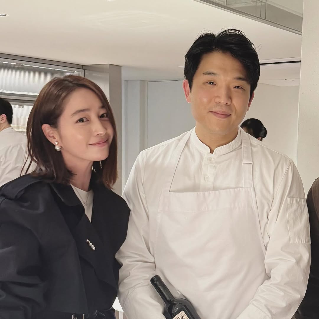 イ・ミンジョンがアン・ソンジェ・シェフと2ショット…店に同行した夫イ・ビョンホンは「削りました」
