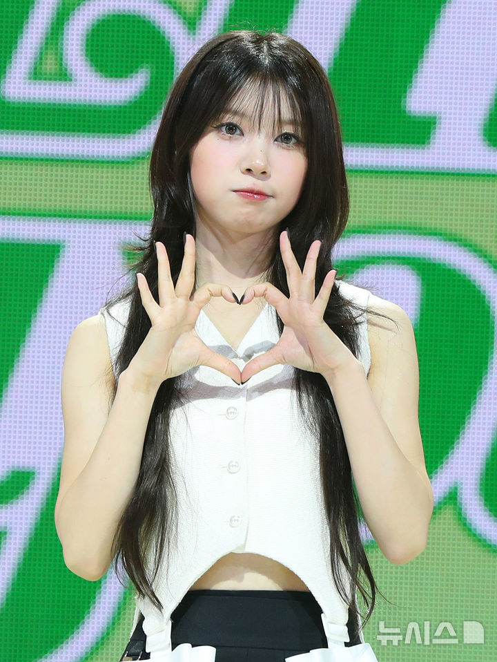 ILLITモカが指をけが　「プロテクターを着用して活動」