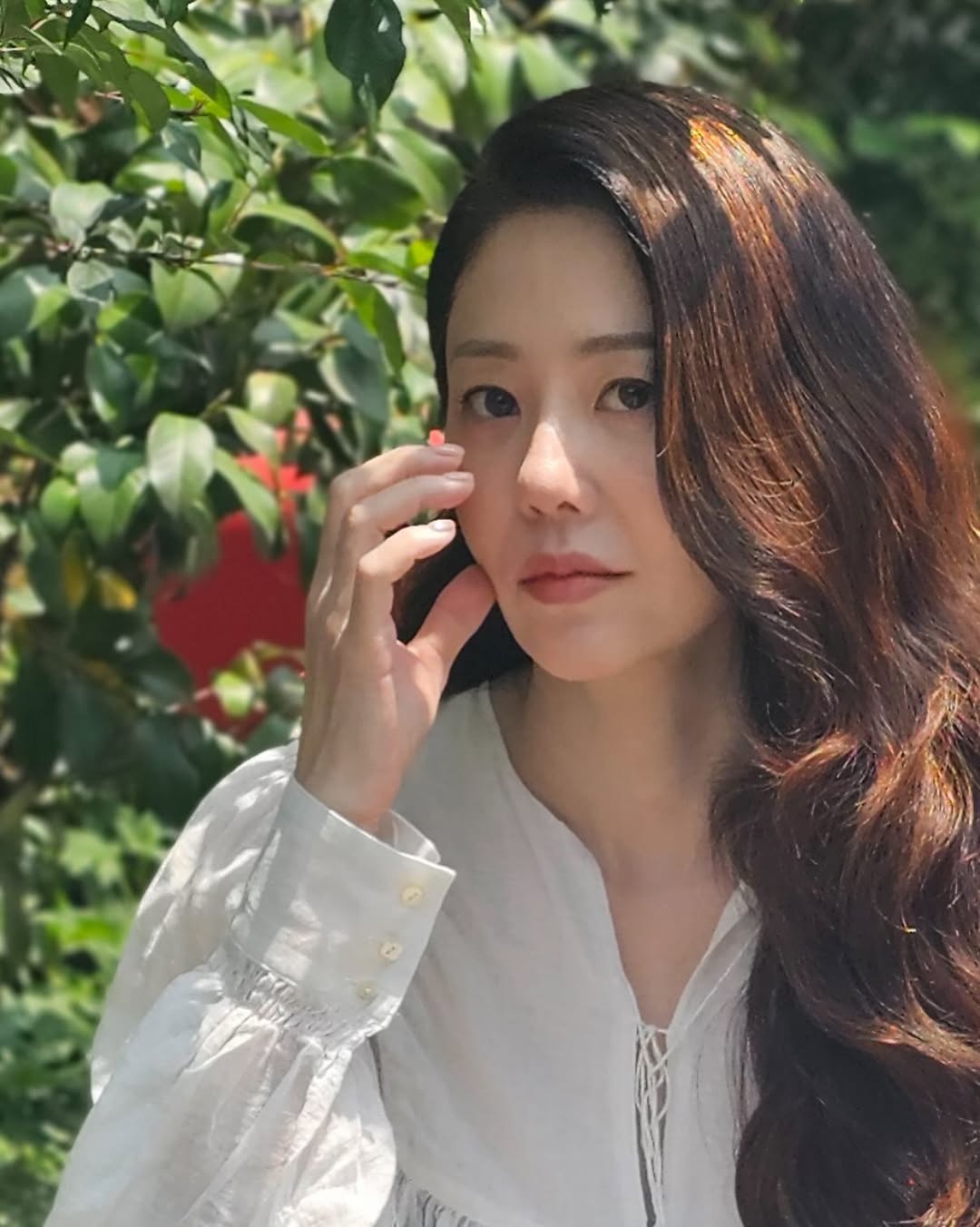 54歳コ・ヒョンジョン、ブラウス姿で上品なヘアスタイル…さすがミス・コリア出身