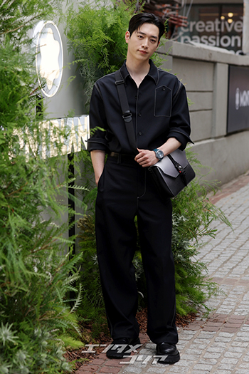 【フォト】彫刻ビジュアル誇るソ・ガンジュン、甘いポーズに視線集中