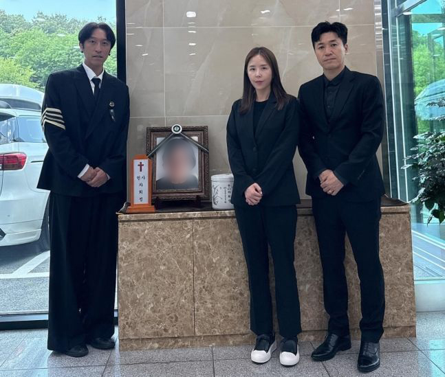 KOYOTEペッカの母親が他界…メンバーのシンジ＆キム・ジョンミンも駆け付ける