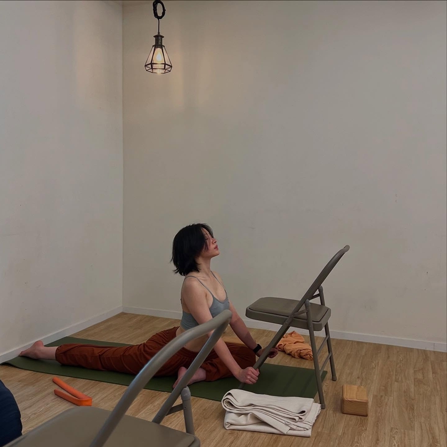 結婚延期したEXIDハニ、ヨガにいそしむ近況報告　「自分に親切にする方法を学んでいる」