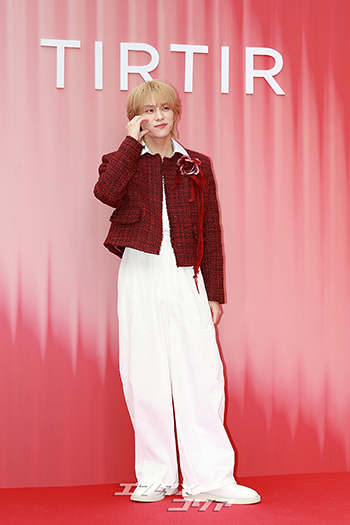 【フォト】山下幸輝「ダンディーに決めポーズ」