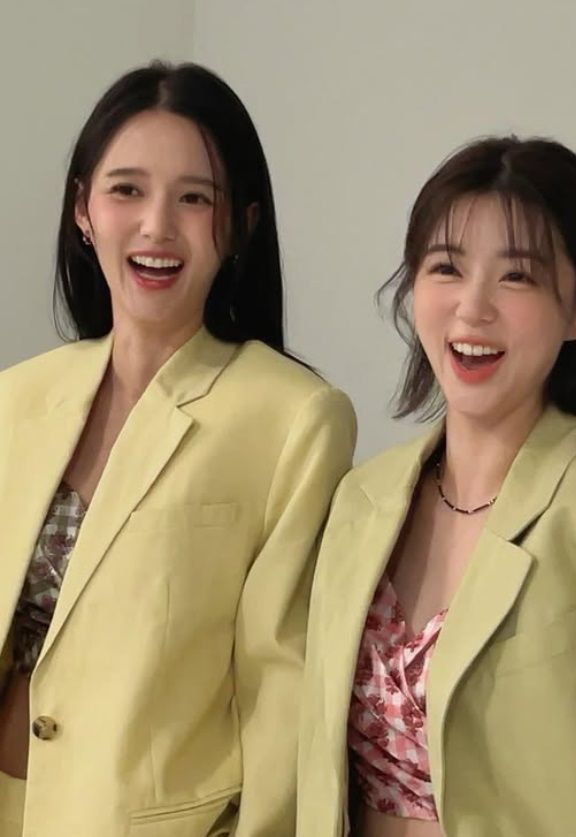 「13人きょうだい」ナム・ボラと実妹がグラビア撮影「笑顔がステキ」