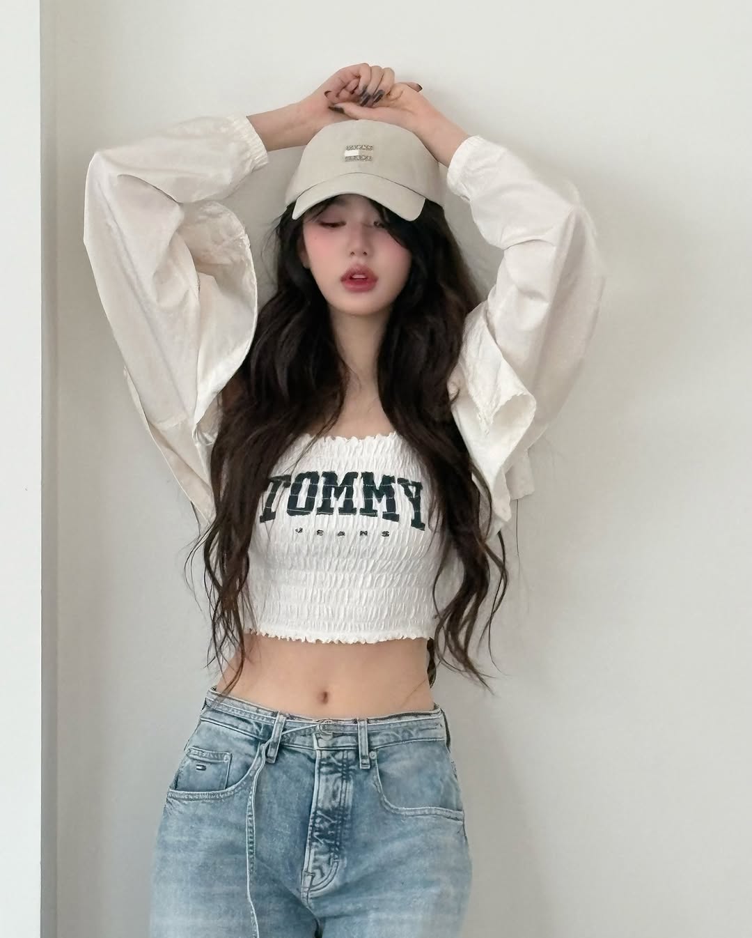 IVEウォニョン「永遠の私のお姫様」ほっそりウエストあらわ