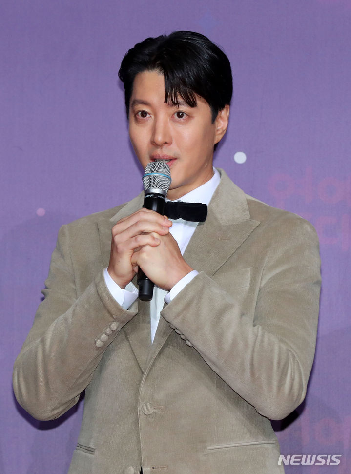 離婚して5年のイ・ドンゴン　美女とデート…熱愛説に沈黙