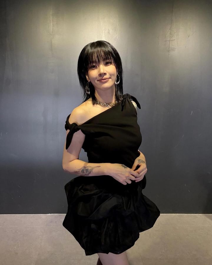 ダンサーのモニカ、本当に出産から50日？　ムダのないスリムボディ披露