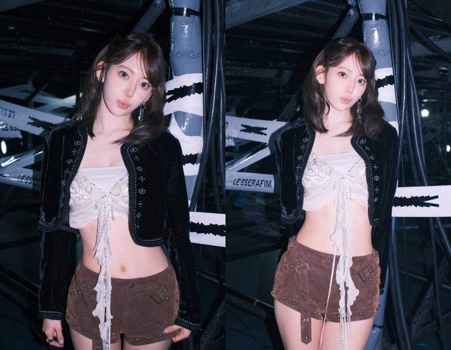 清純ビジュアルのLE SSERAFIMサクラ、きゃしゃなウエスト際立つステージ衣装