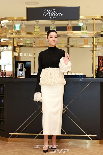 【フォト】チャ・ジュヨン、ブラック&ホワイトの装いで圧倒的オーラ