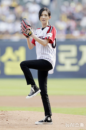 【フォト】Baby V.O.Xイ・ヒジンが始球式