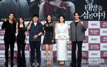 【フォト】ポーズを取る『太陽を飲み込んだ女』のキャストたち