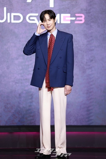 【フォト】パク・ソンフン、『イカゲーム』めぐるAV騒動乗り越え明るい表情