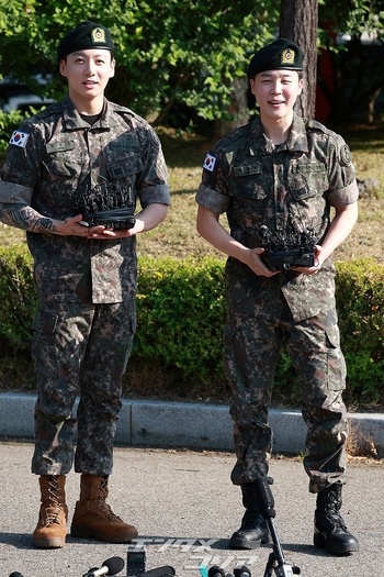 【フォト】除隊の心境語るBTS・JUNG KOOK & JIMIN「軍人たちに温かい言葉をお願いします…立派な姿見せられるよう準備」