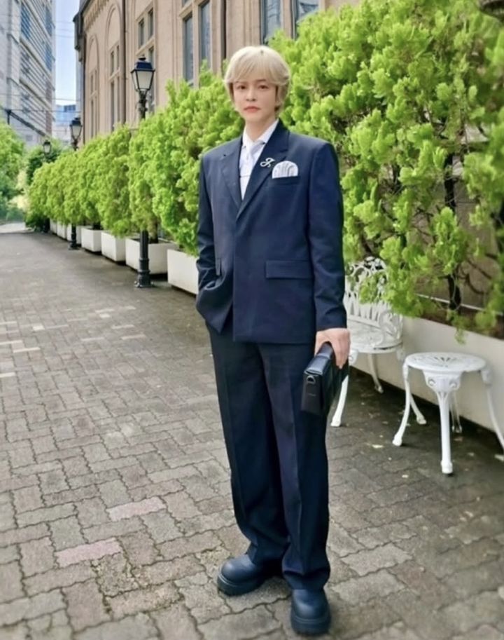 私生活めぐり物議のJohn-Hoon、日本で結婚式に出席…金髪＆スーツ姿に注目