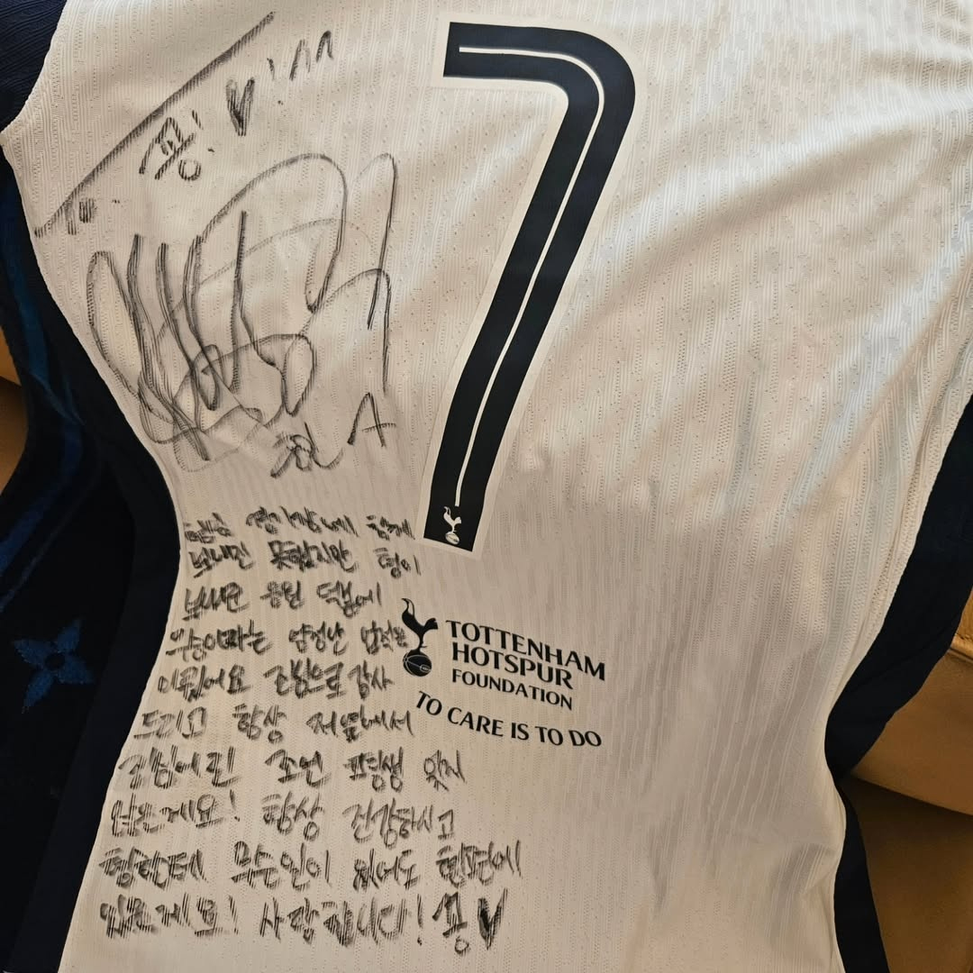 コン・ユ、UEL優勝メダルを首にかけてソン・フンミンと仲良く2ショット　「respect!!」