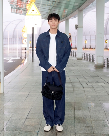 【フォト】イ・ドヒョン、スタイリッシュなデニムコーデでミラノに出発