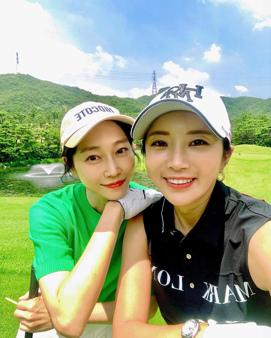 キム・テヒ＆イ・ボミ＆ハ・シウン、暑い中ゴルフ…焼き肉店で自撮りも