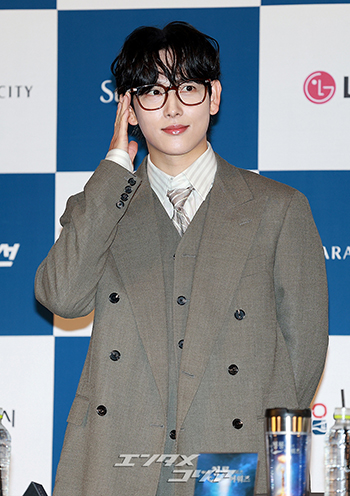 【フォト】イム・シワン、メガネ姿が知的