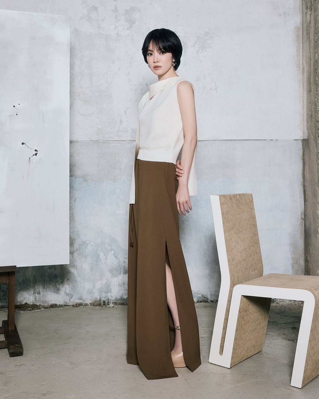 「ショートヘアの女神」ソン・ヘギョの奥深い眼差し…完売を呼ぶ秋のムード