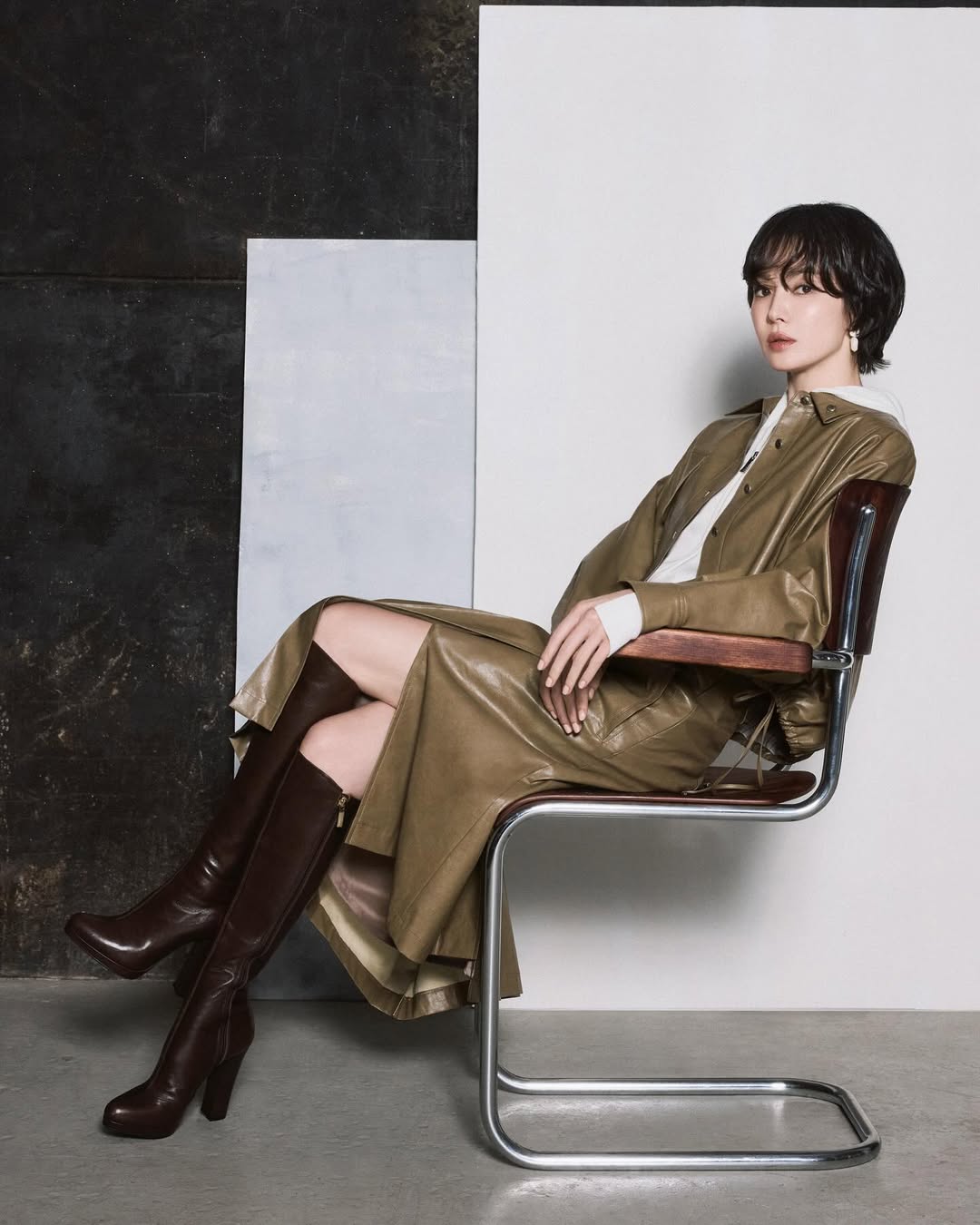 ショートヘアのソン・ヘギョ、早くも秋の女神ムード…シックで優雅なスタイル