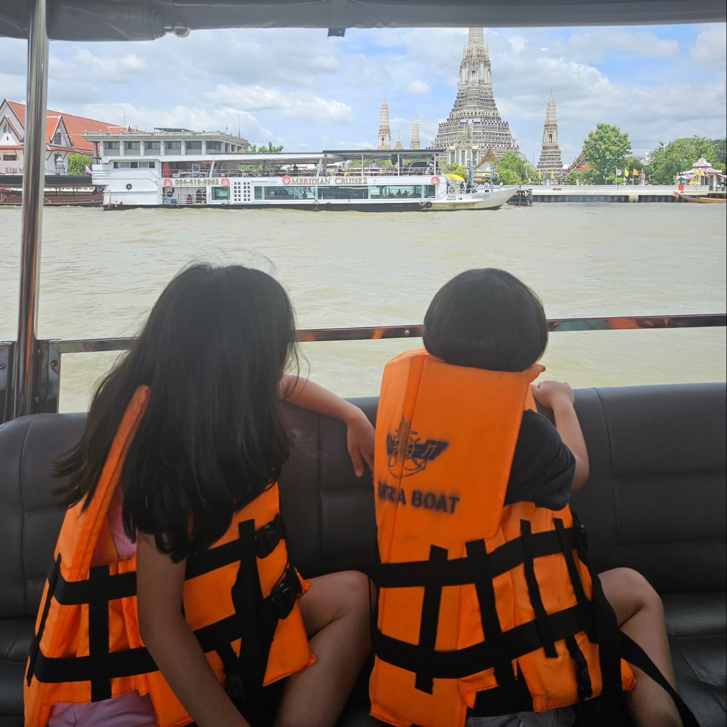 イ・ボヨン、娘＆息子の後ろ姿公開…キュートさ炸裂