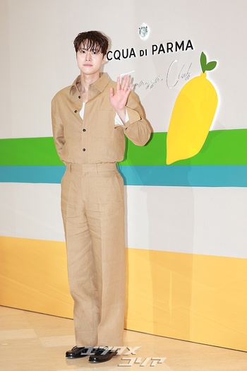 【フォト】コンミョン、キュートな大型犬のようなビジュアルでスイートなほほ笑み