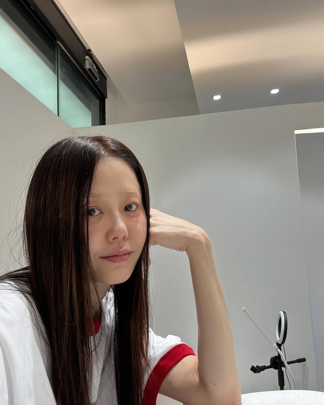 54歳コ・ヒョンジョン　金色眉毛もよく似合う…ヒップな感性