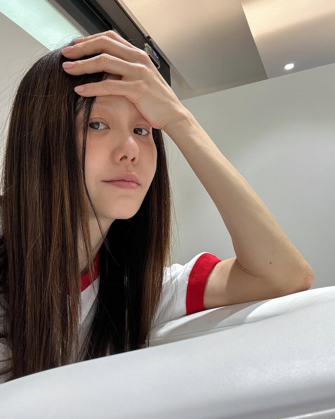 54歳コ・ヒョンジョン　金色眉毛もよく似合う…ヒップな感性