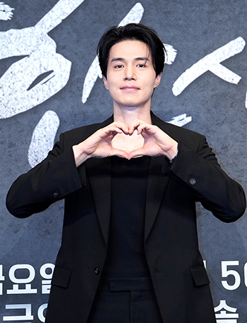 【フォト】イ・ドンウク、『優しい男の物語』で純粋なやくざ役