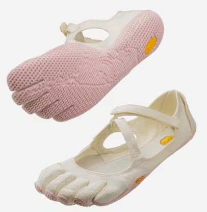 ジェニーのフライトコーデで注目を集めたVIBRAMの「ファイブフィンガーズ」／VIBRAM