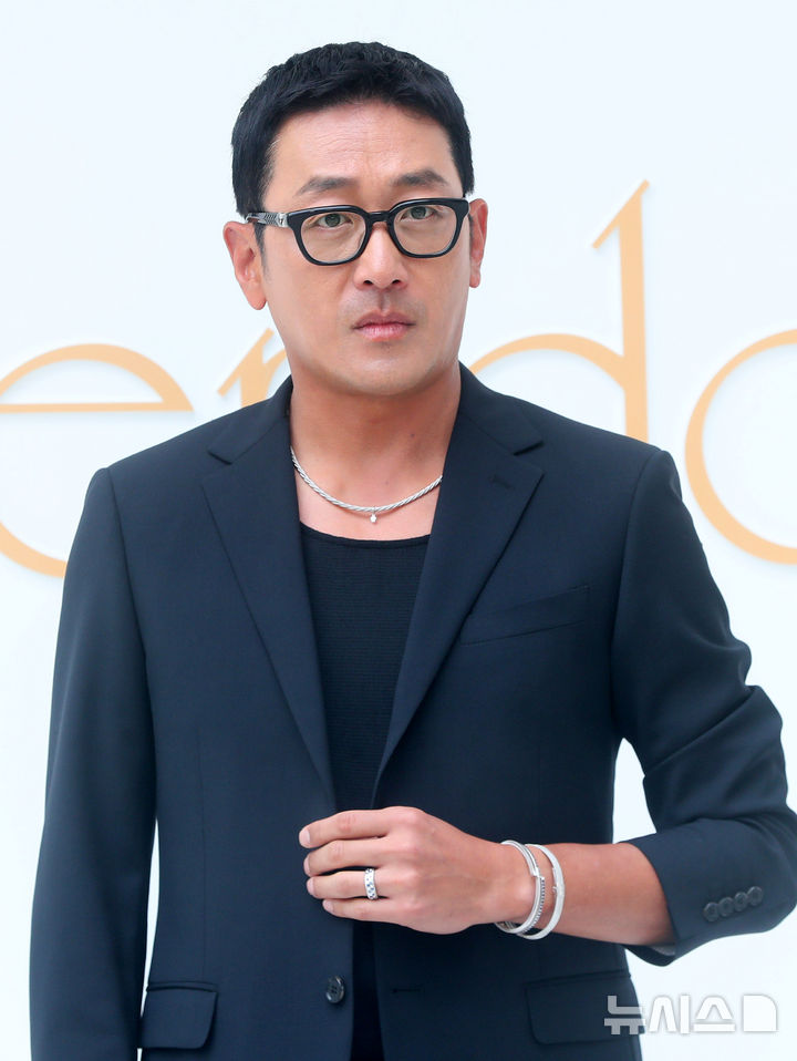 ハ・ジョンウ、ファンのニックネーム「催淫剤」をめぐる問題で謝罪