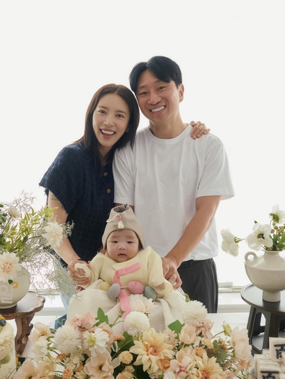 ソン・ダムビの娘ヘイちゃん生後100日目…かわいい韓服姿「今のまま元気に育って」