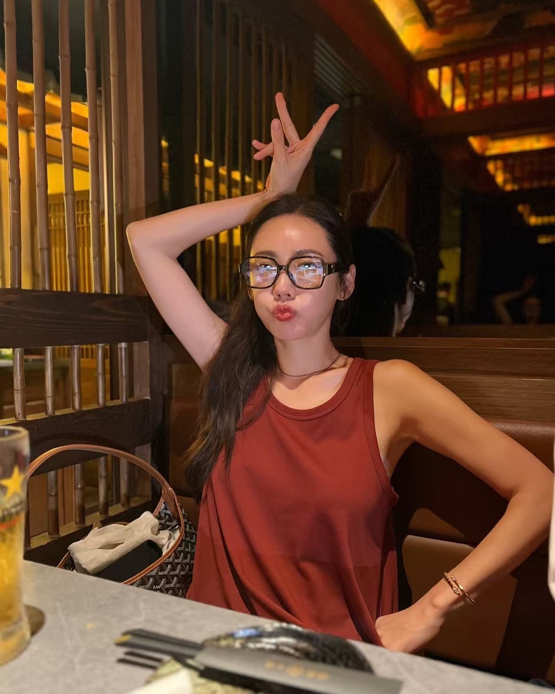 レトロな眼鏡も似合うチュ・ジャヒョン…ほほ笑みに胸キュン