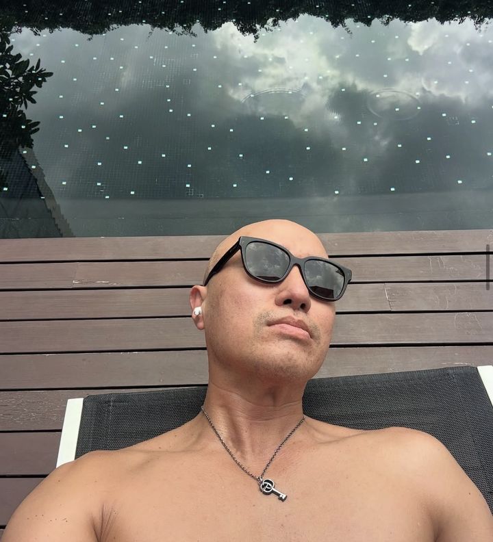 54歳ホン・ソクチョン、鍛え上げた筋肉質ボディをアピール　「20代のマッチョたちと運動」