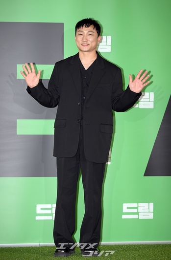 【フォト】「オールブラック・コーデ」ヤン・ヒョンミン、『ドリーム』制作報告会に出席