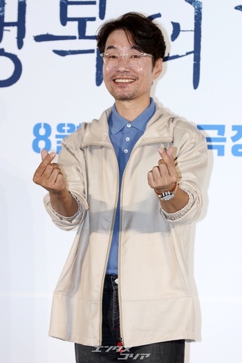 【フォト】ソン・ヨンギュ「『幸せの国』見てください」