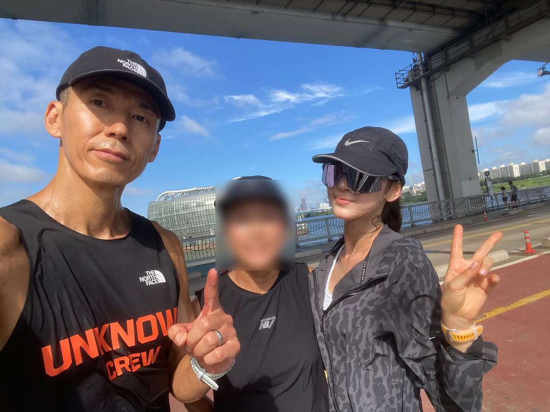 活動休止中のNewJeansダニエル、漢江でランニング…Sean「ほしくなる人材」