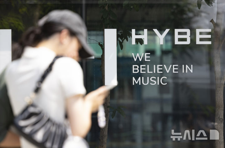 パン・シヒョク議長、不正取引疑惑めぐり立場表明　「HYBE社員に申し訳ない…帰国して当局の捜査に応じる」